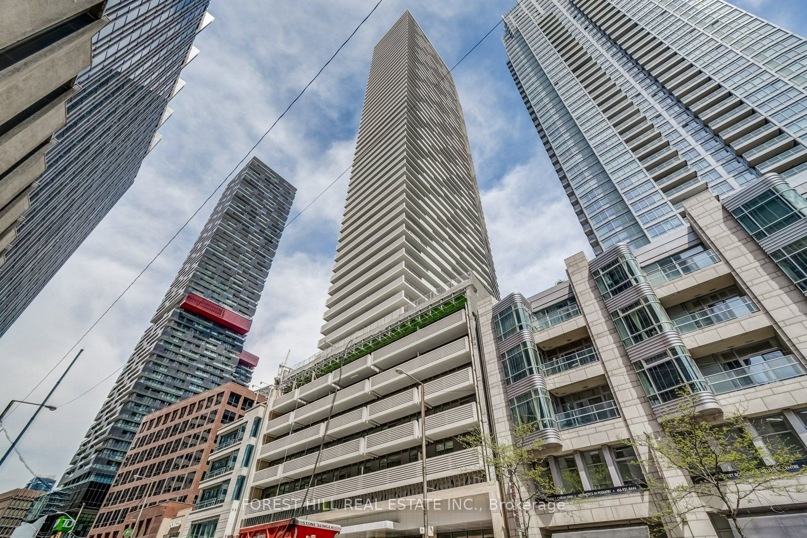2221 Yonge Street 5210 Property Photo 2