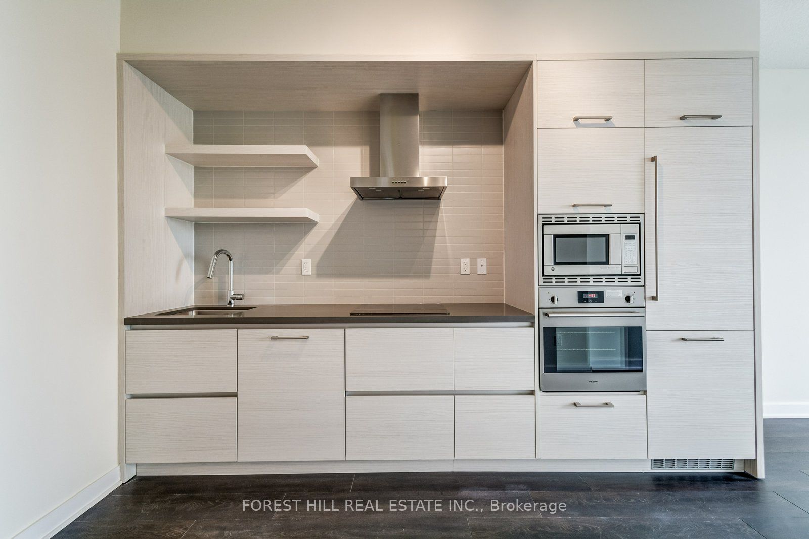 2221 Yonge Street 5210 Property Photo 9