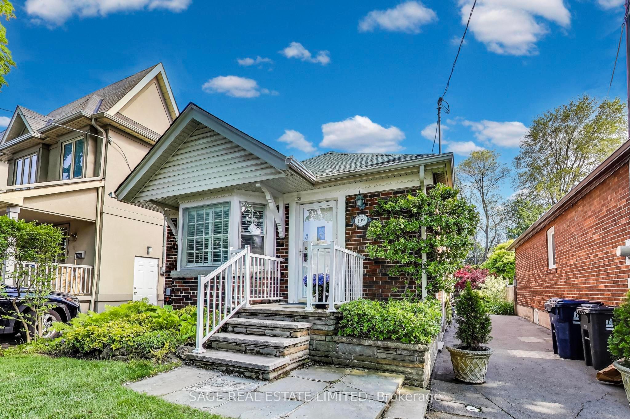 109 Parklea Drive Property Photo 1