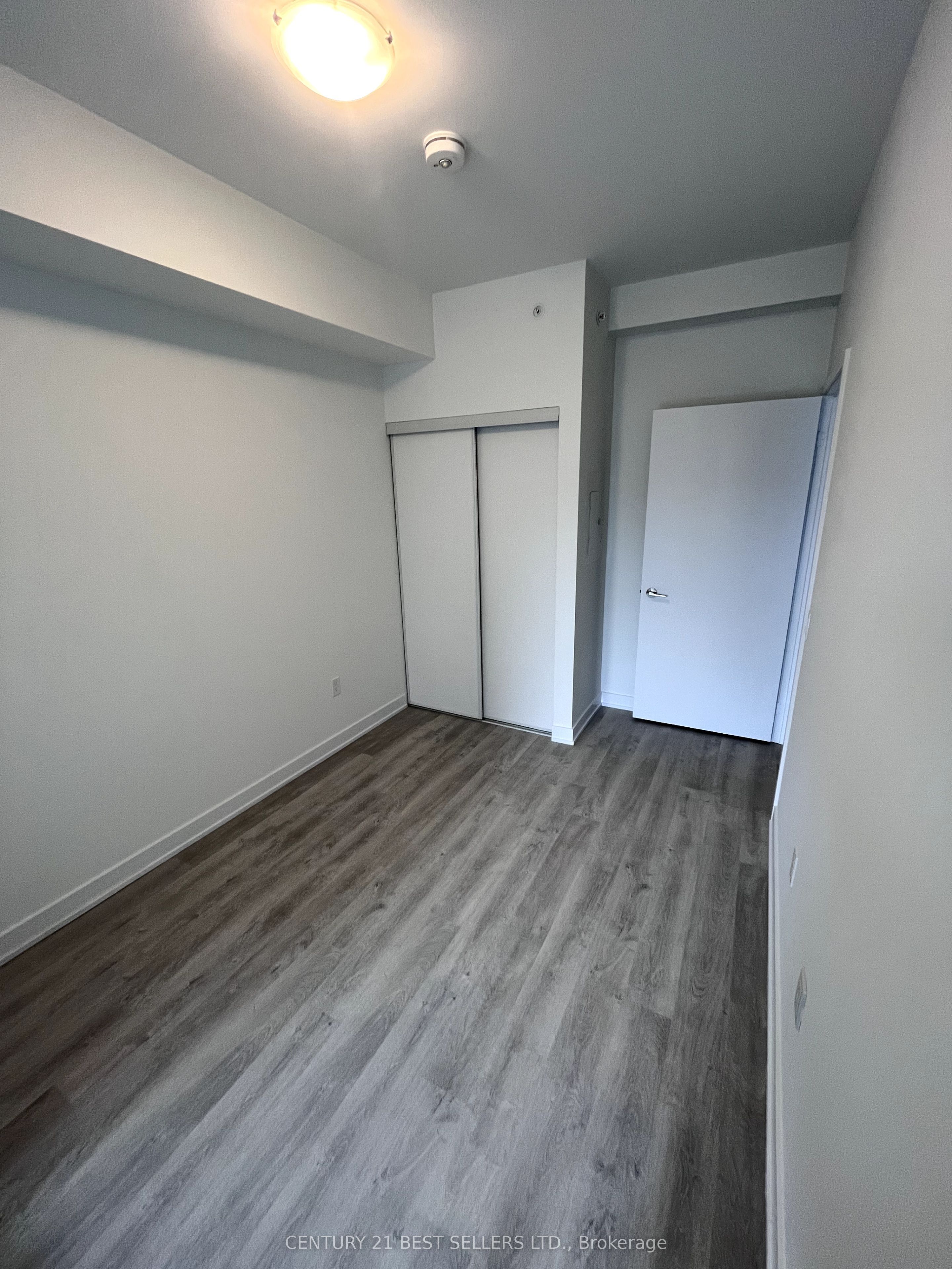 #312 - 15 Richardson Street Property Photo 6