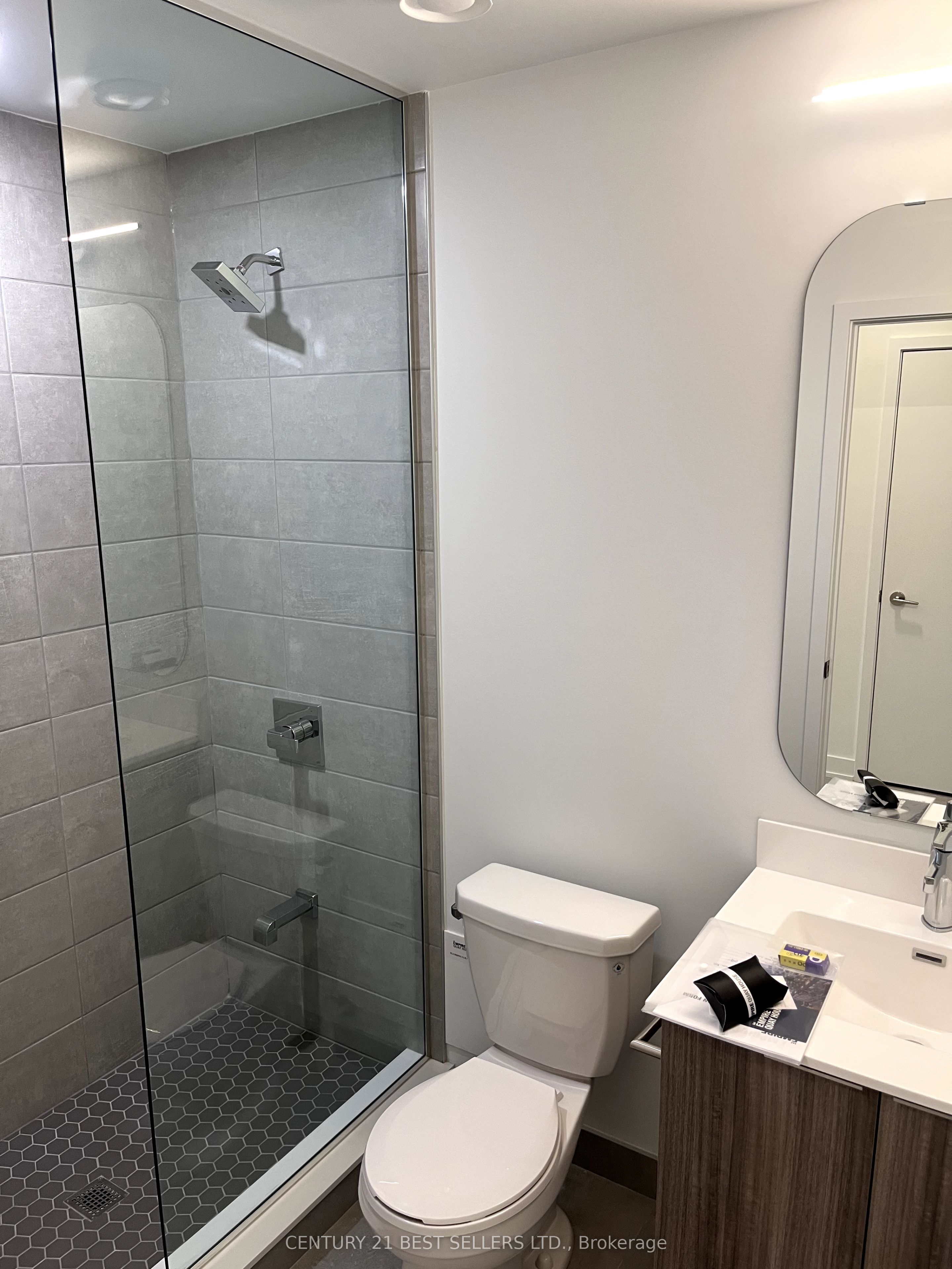 #312 - 15 Richardson Street Property Photo 8