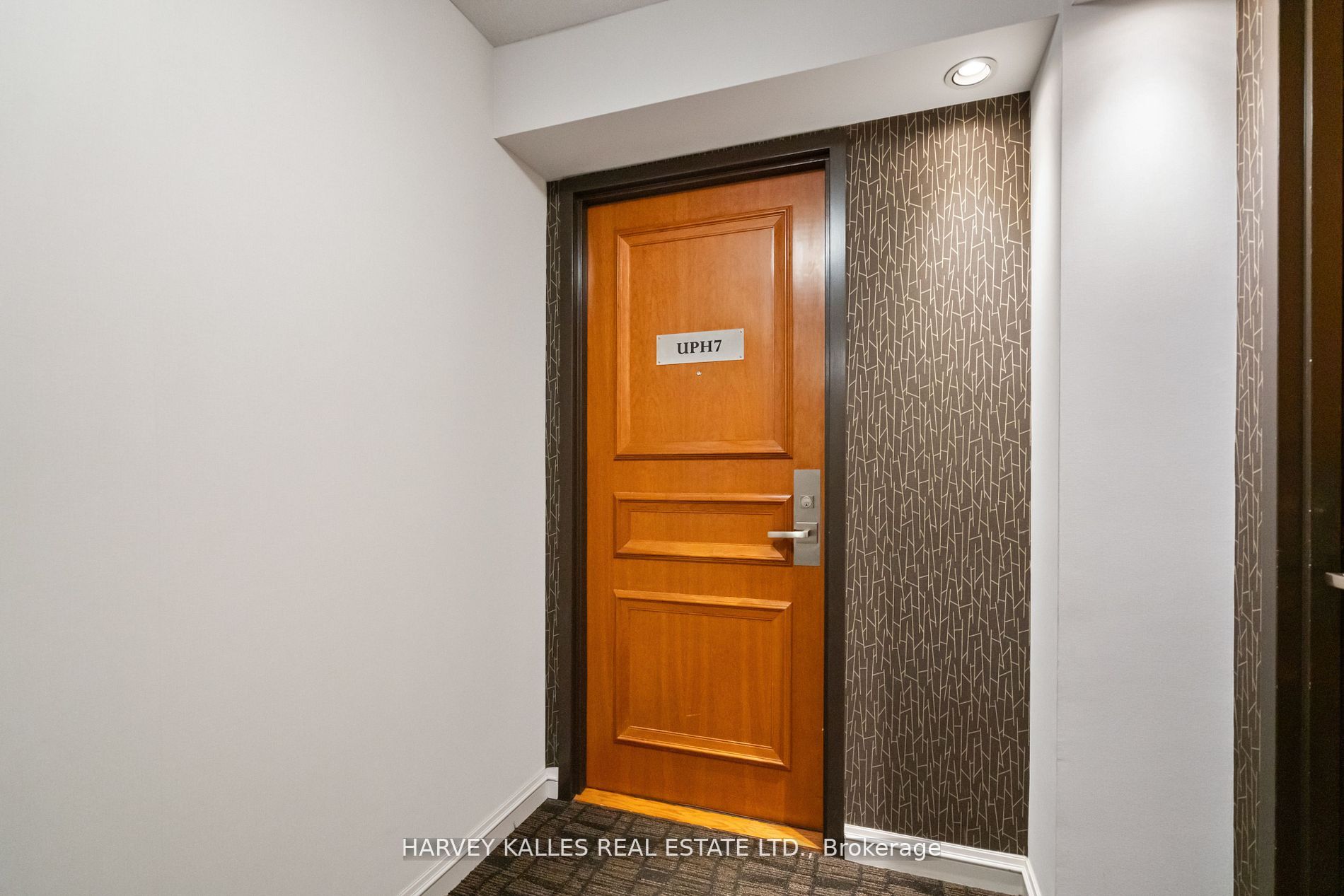 #uph07 - 256 Doris Avenue Property Photo 7
