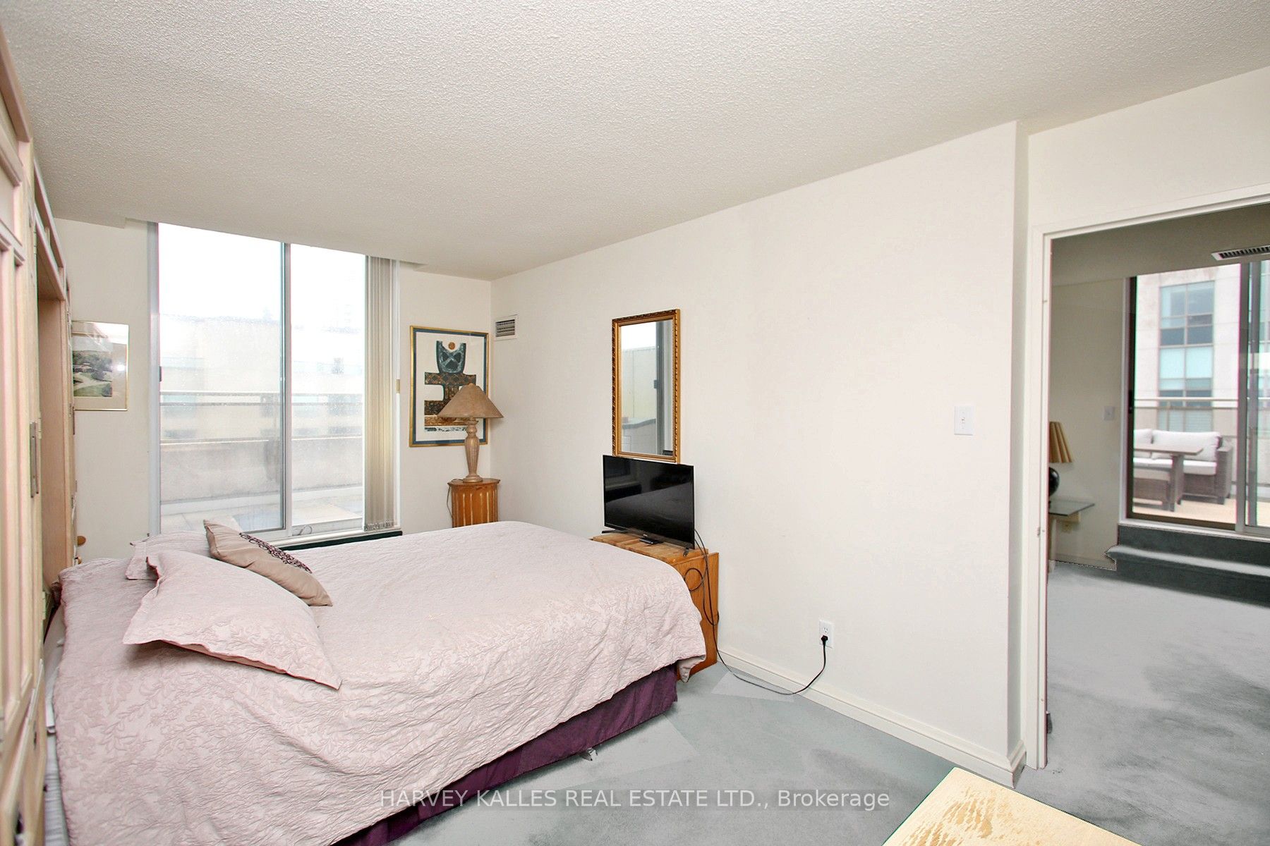 #uph07 - 256 Doris Avenue Property Photo 15