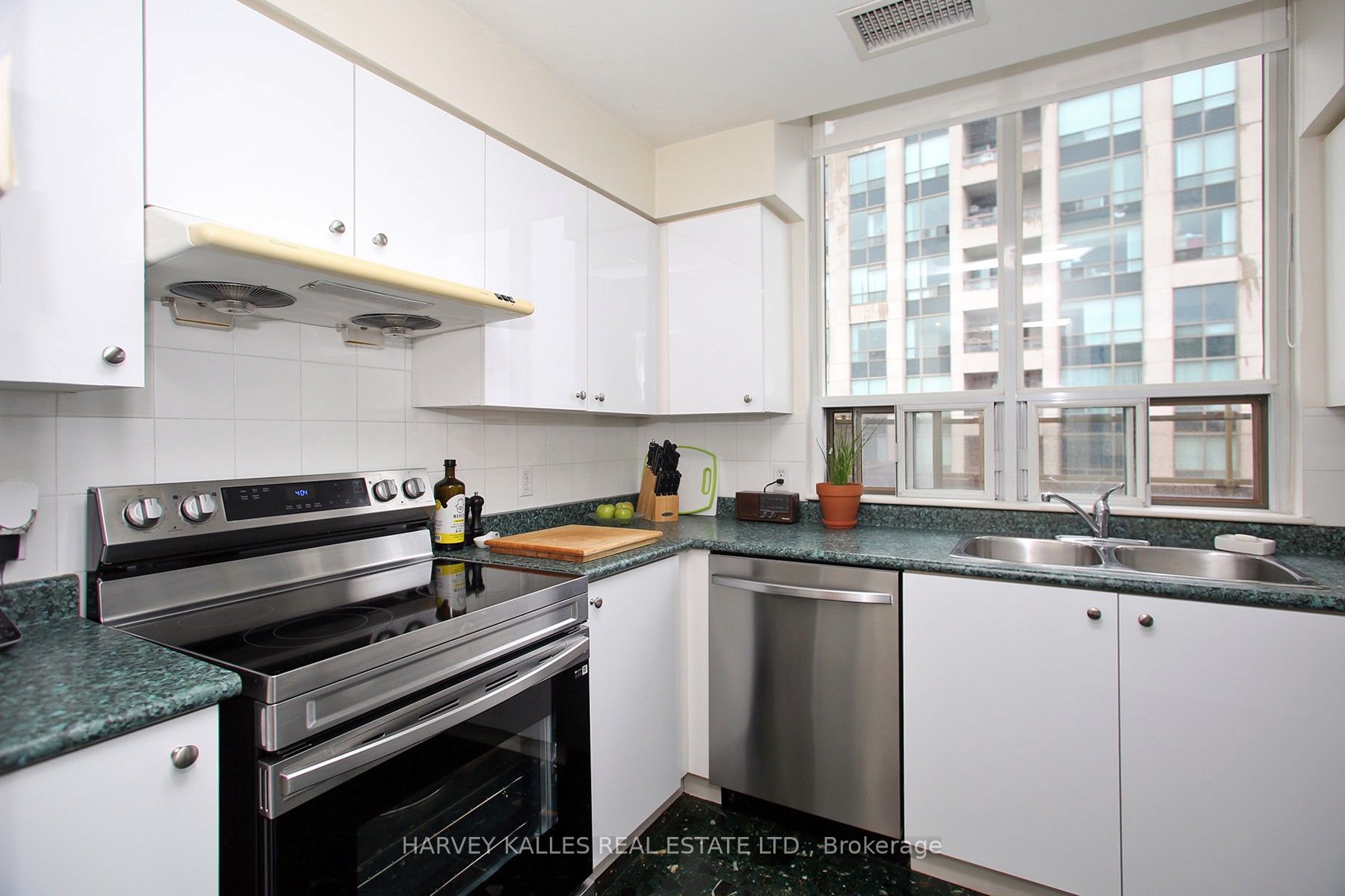 #uph07 - 256 Doris Avenue Property Photo 24