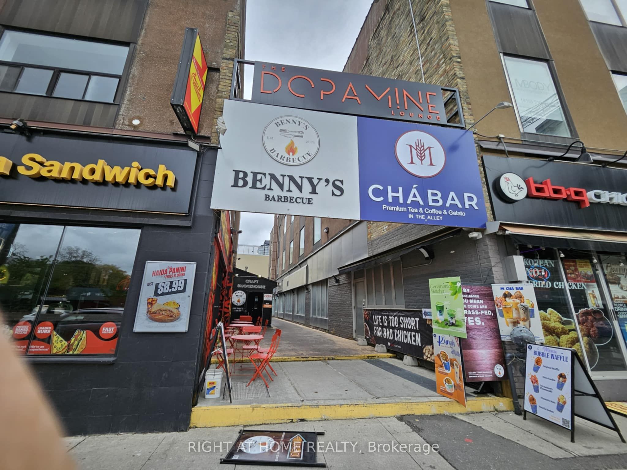 2409 Yonge Street Property Photo 1