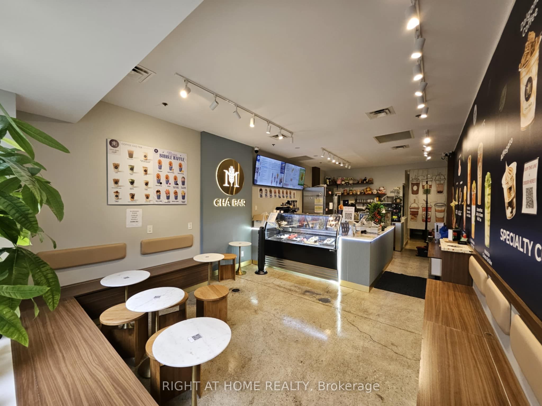 2409 Yonge Street Property Photo 3
