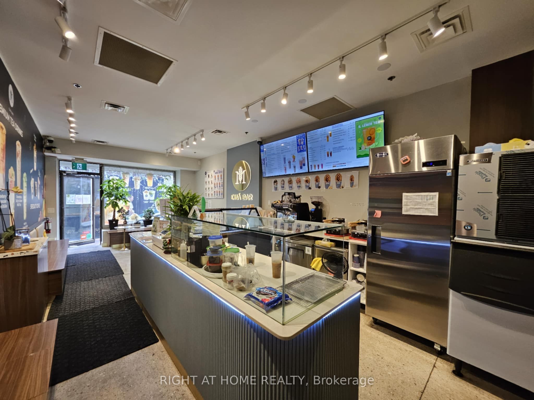 2409 Yonge Street Property Photo 6