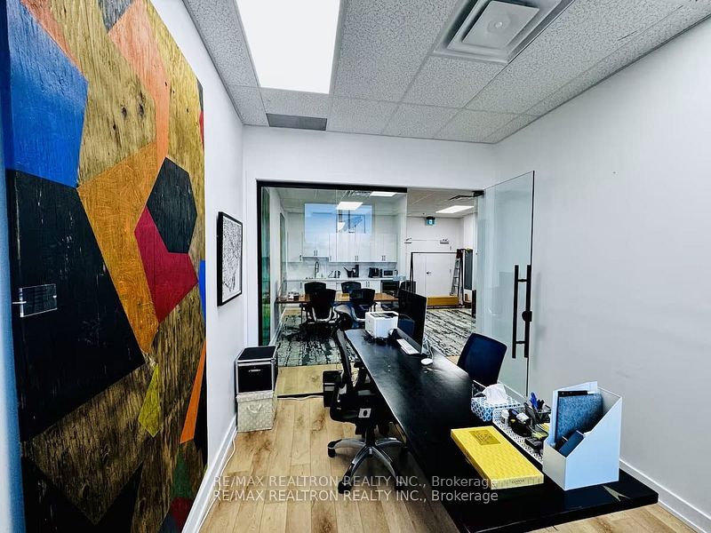 #204 - 595 Sheppard Avenue Property Photo 9