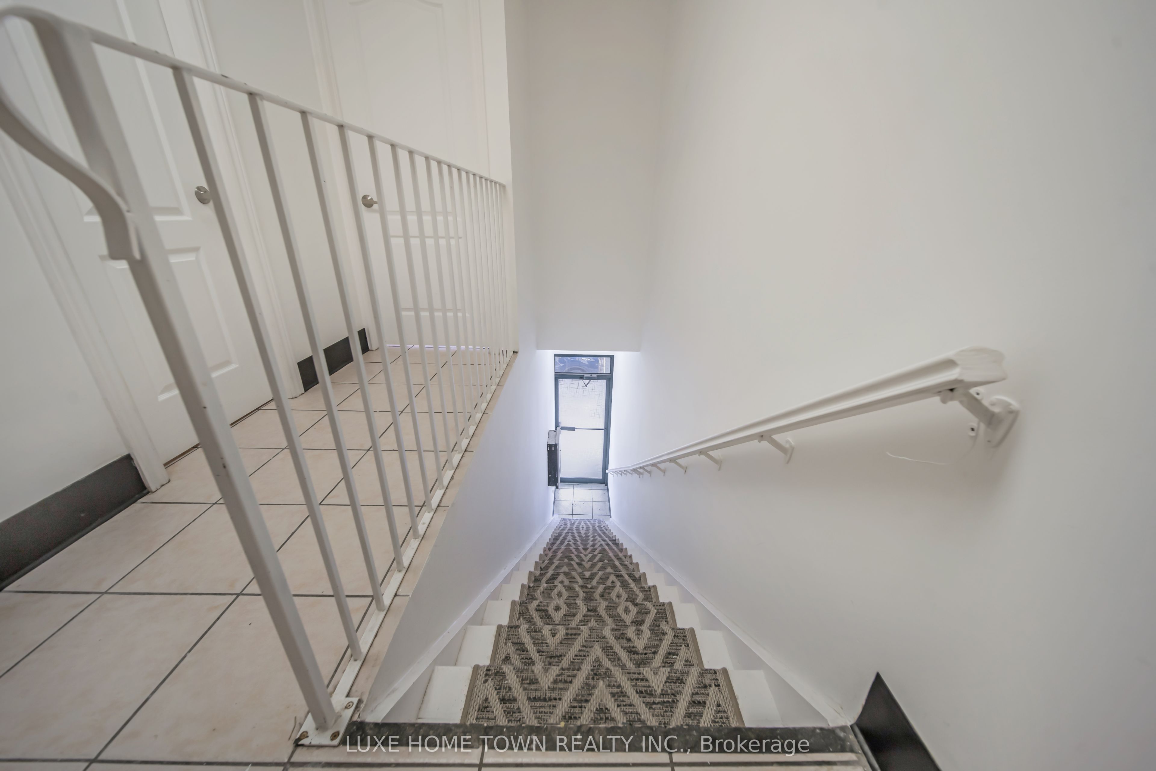 842 Dundas Street Property Photo 32