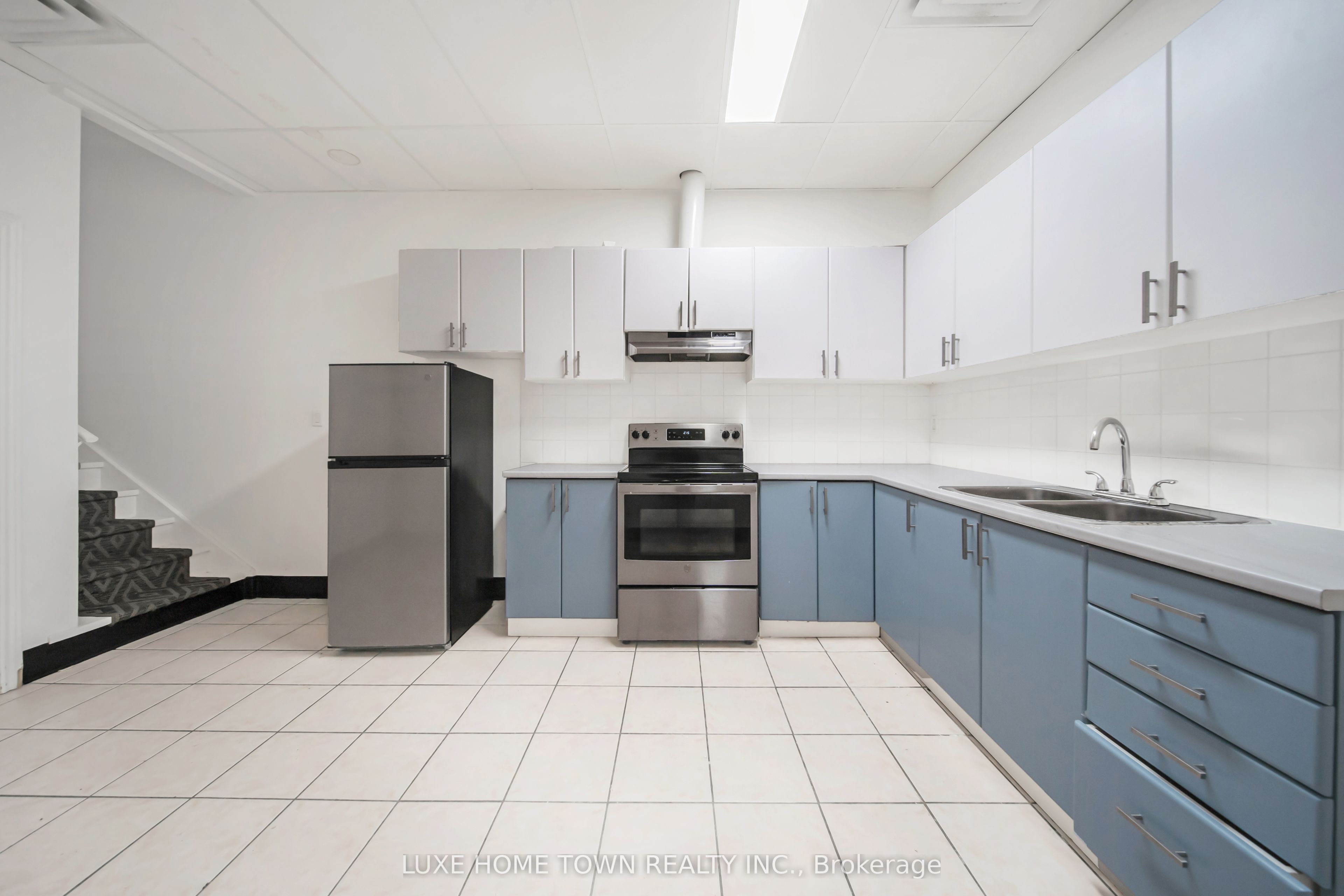 842 Dundas Street Property Photo 39