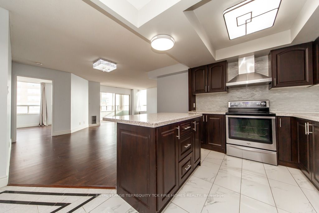 215 Wynford Drive 1905 Property Photo 8