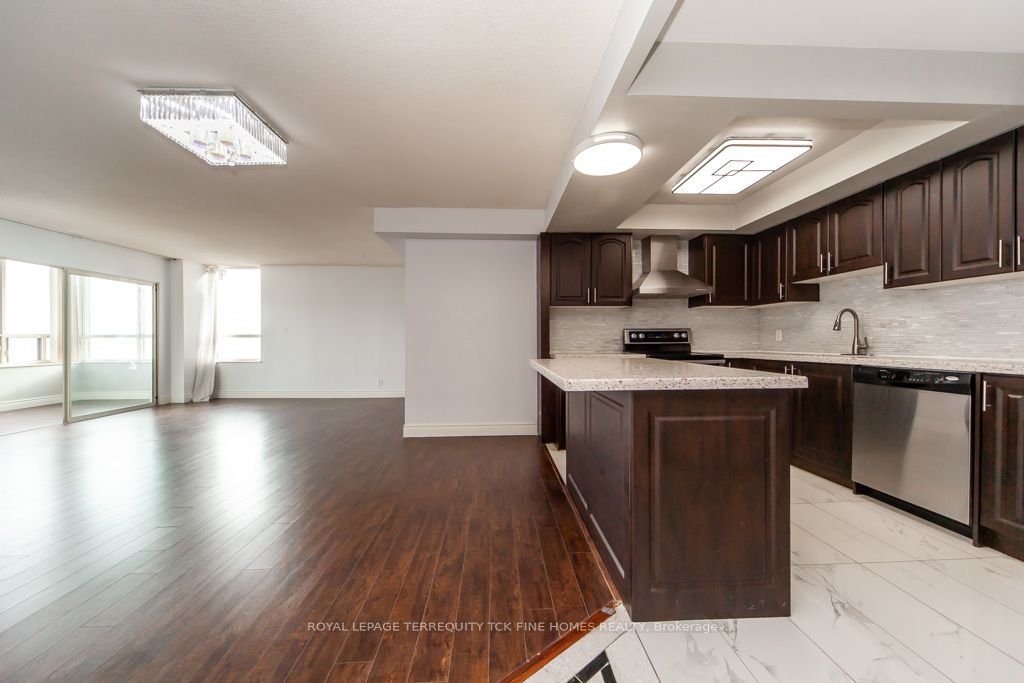215 Wynford Drive 1905 Property Photo 11