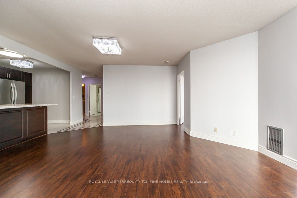 215 Wynford Drive 1905 Property Photo 12