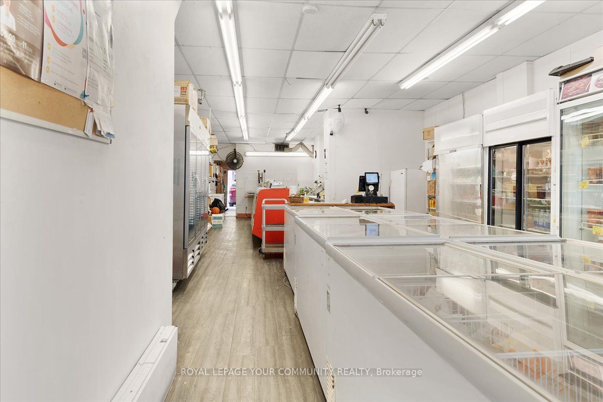 676 Bloor Street Property Photo 3