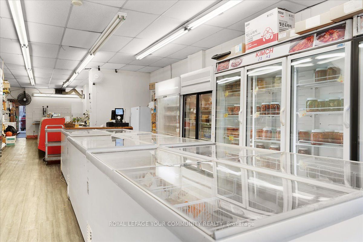 676 Bloor Street Property Photo 4