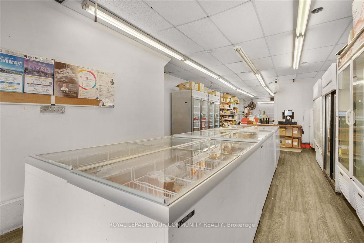 676 Bloor Street Property Photo 5