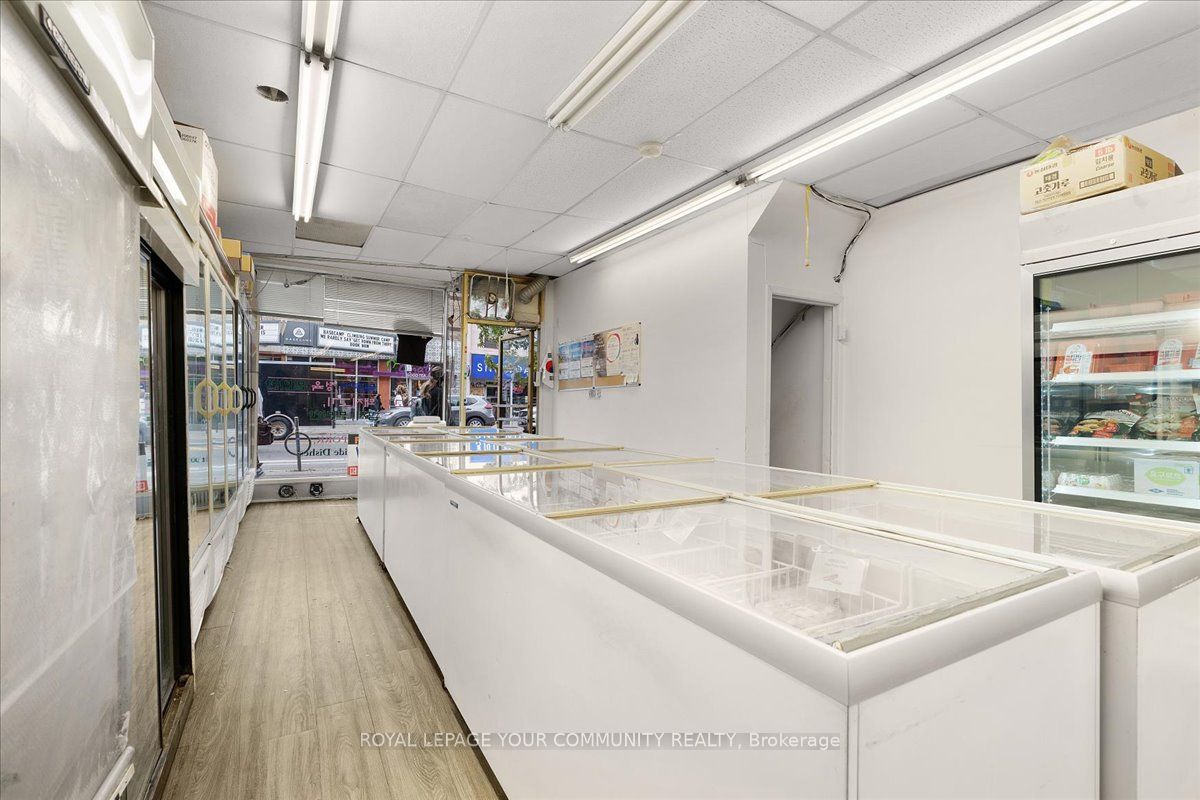 676 Bloor Street Property Photo 6