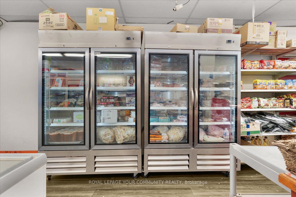 676 Bloor Street Property Photo 7