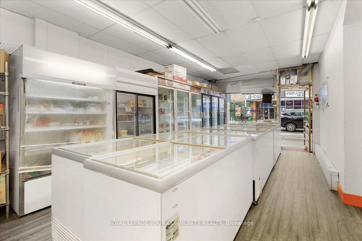 676 Bloor Street Property Photo 8
