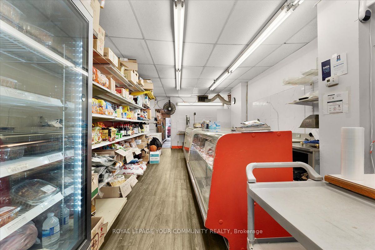 676 Bloor Street Property Photo 9