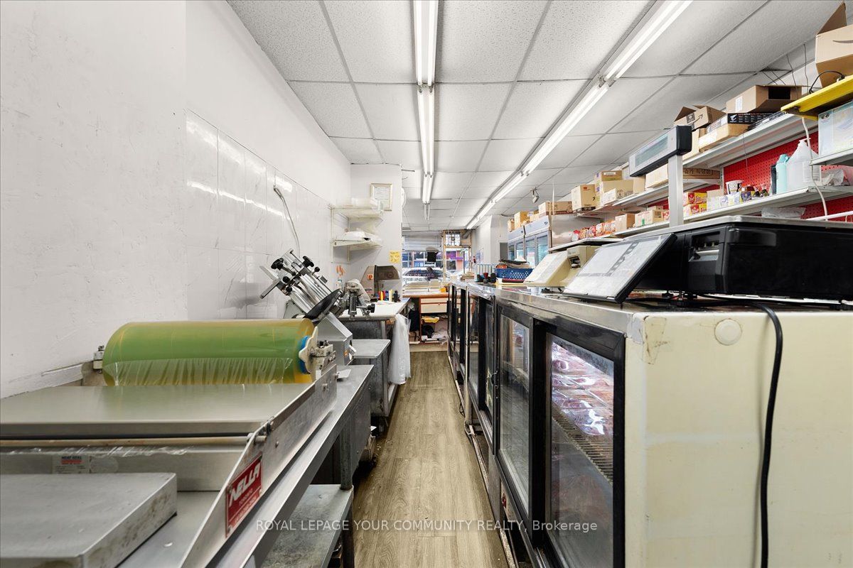 676 Bloor Street Property Photo 11