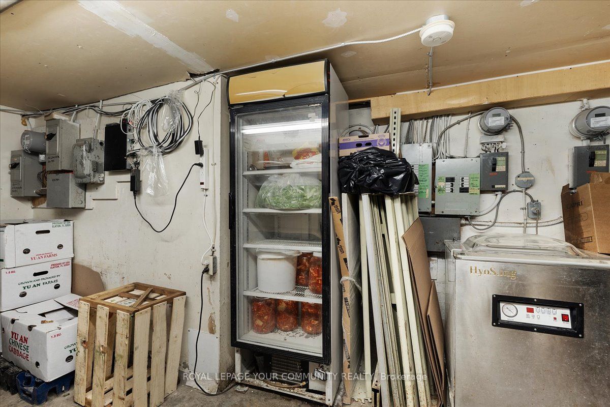 676 Bloor Street Property Photo 15