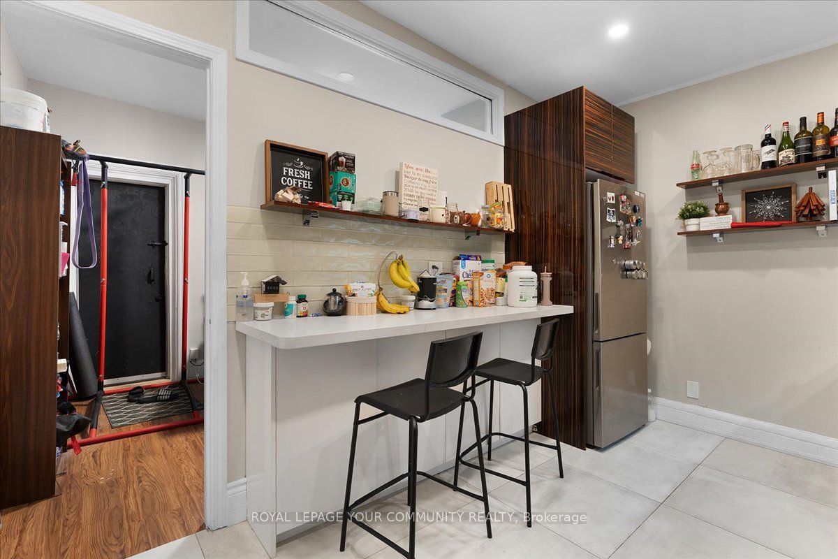 676 Bloor Street Property Photo 18