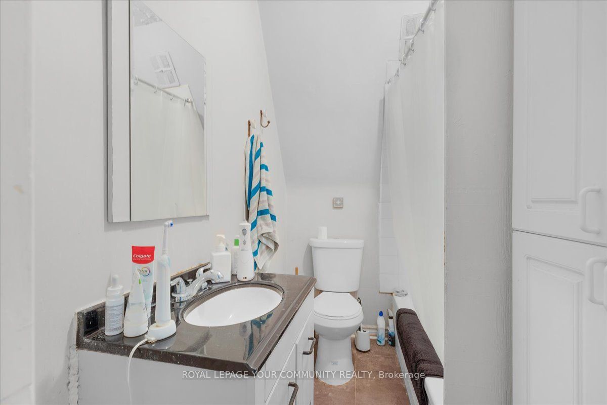 676 Bloor Street Property Photo 31