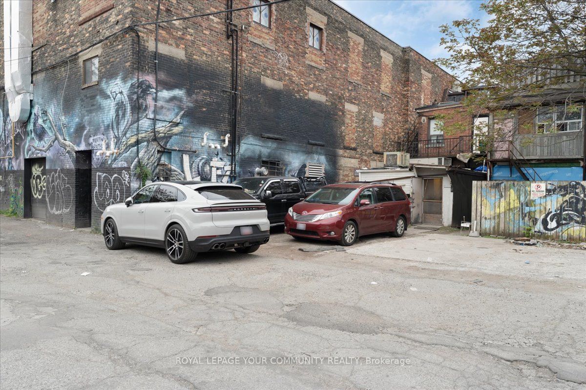 676 Bloor Street Property Photo 32