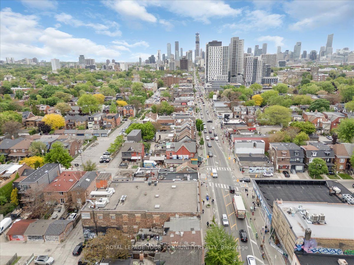 676 Bloor Street Property Photo 36