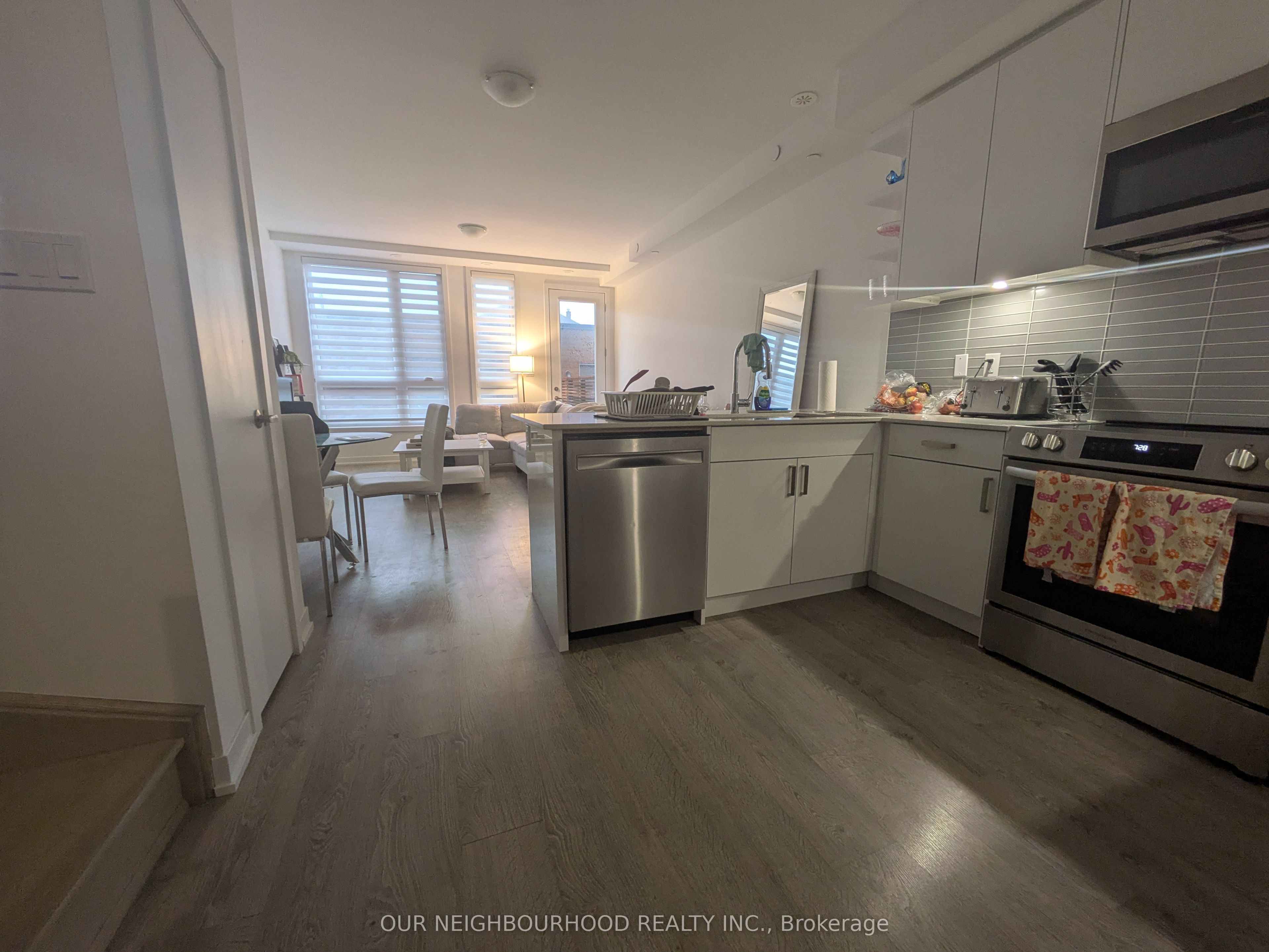 106 Green Gardens Boulevard Property Photo 4