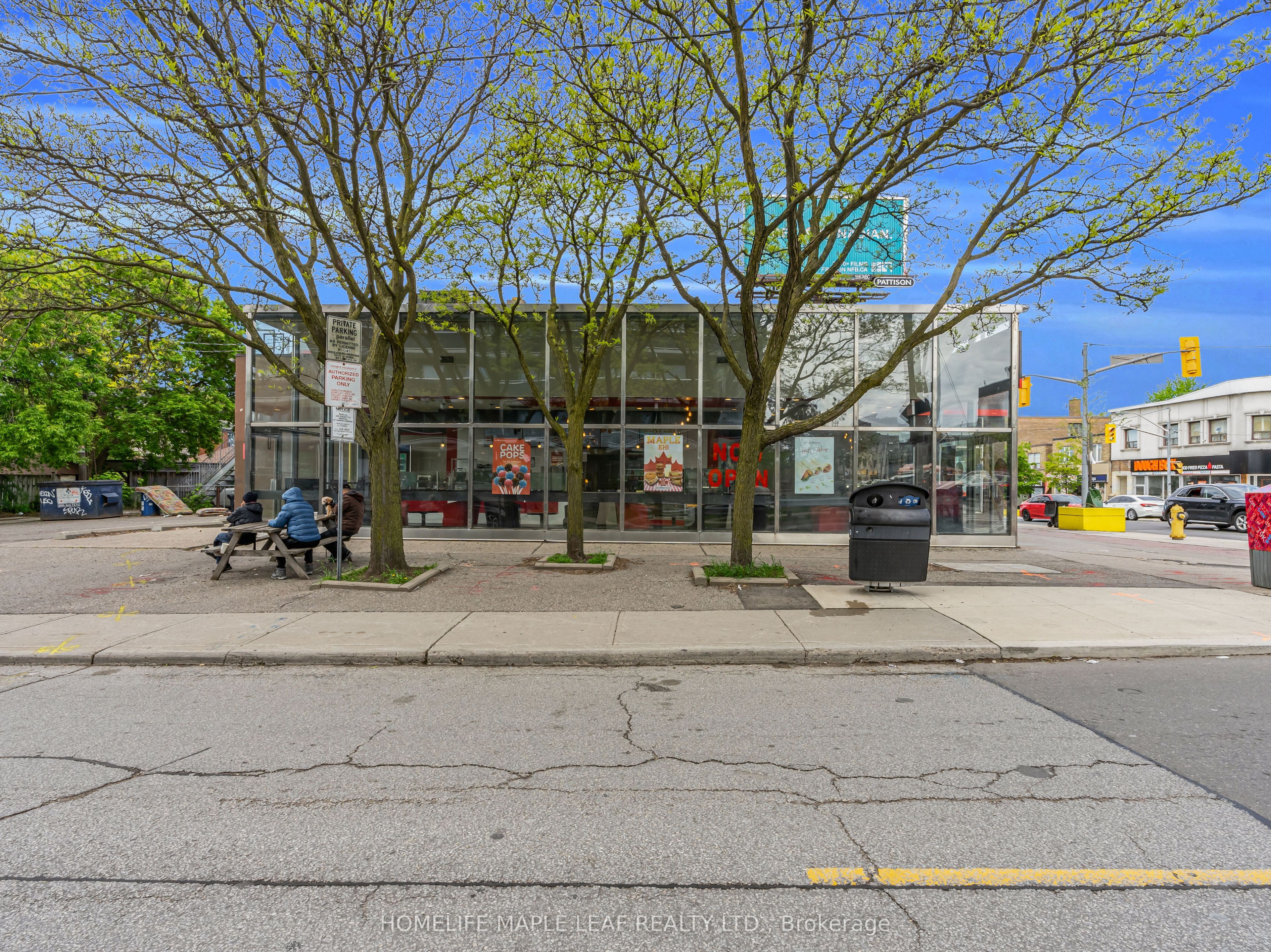 1471 Eglinton Avenue Property Photo 10