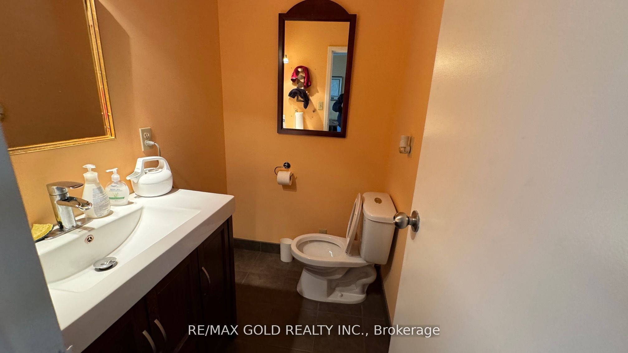 #301 - 600 Sherbourne Street Property Photo 9