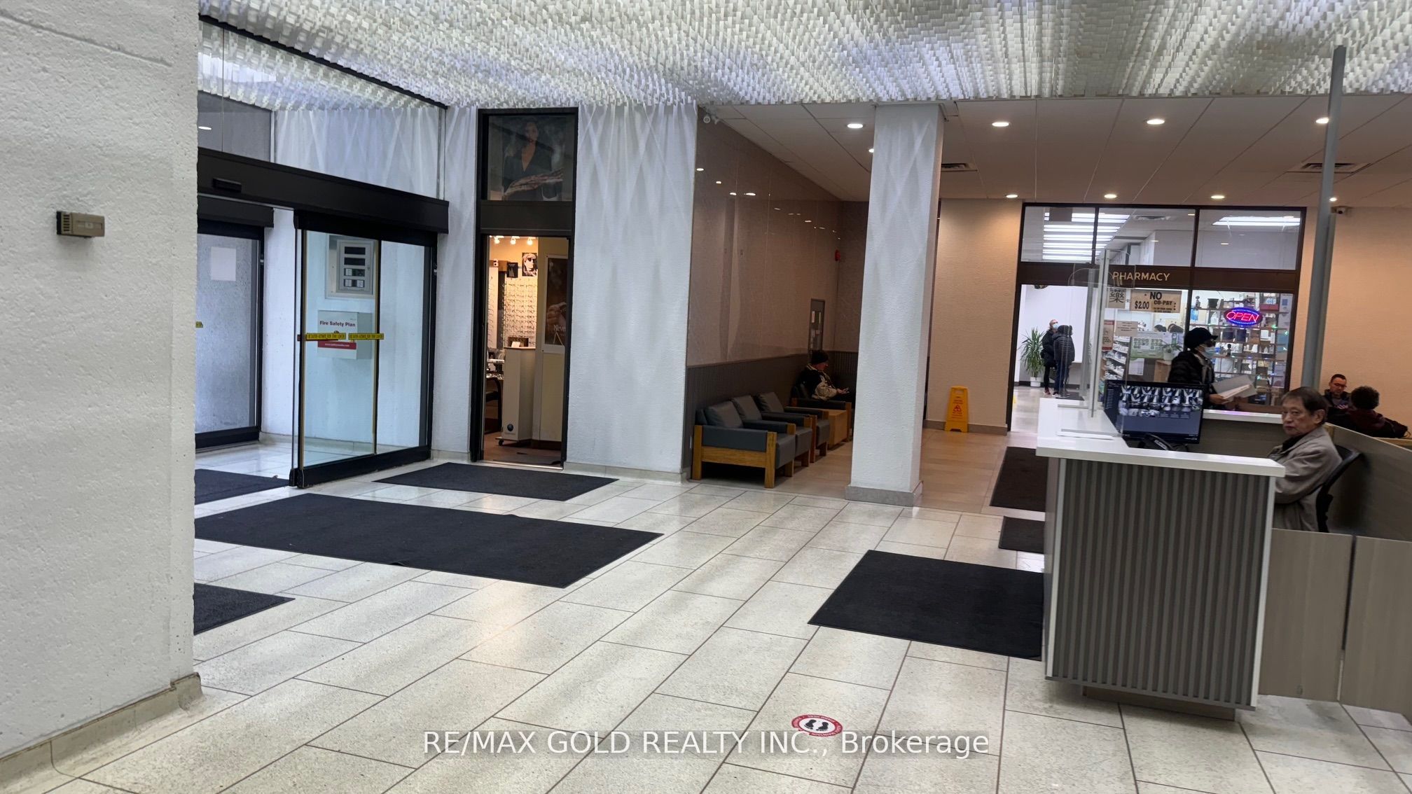 #301 - 600 Sherbourne Street Property Photo 22