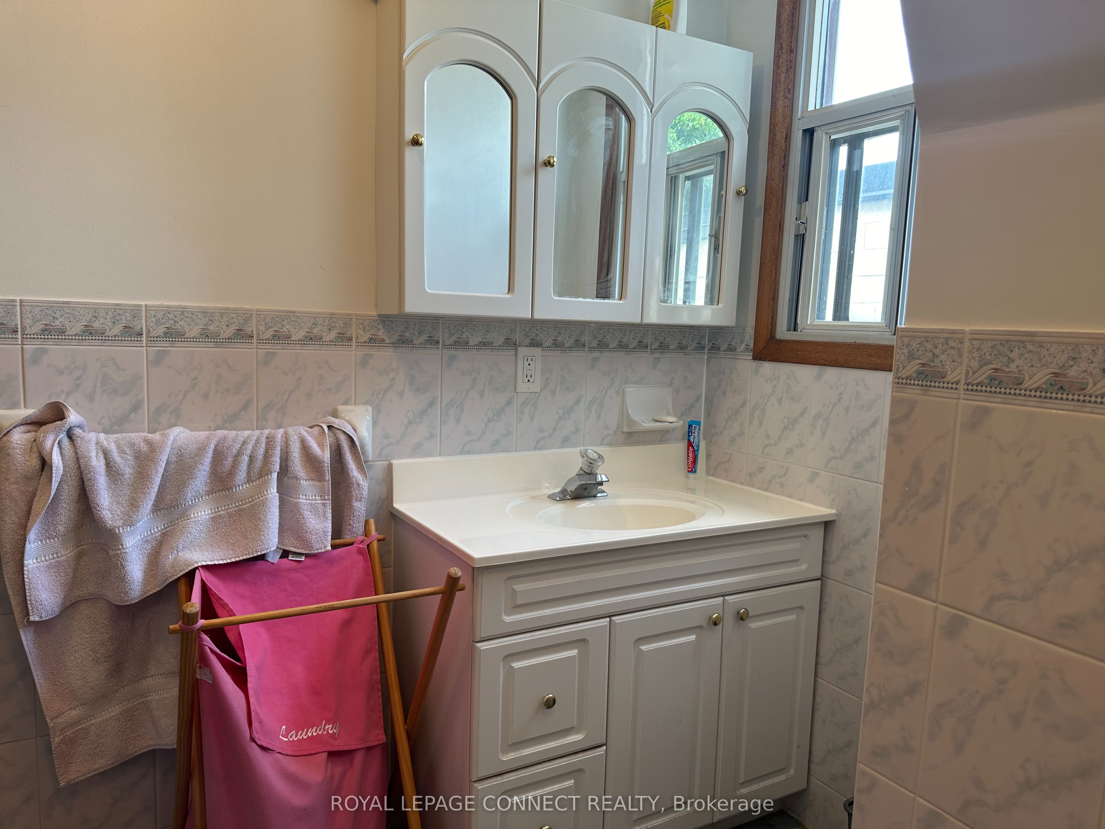 #2nd - 784 Adelaide Street Property Photo 4
