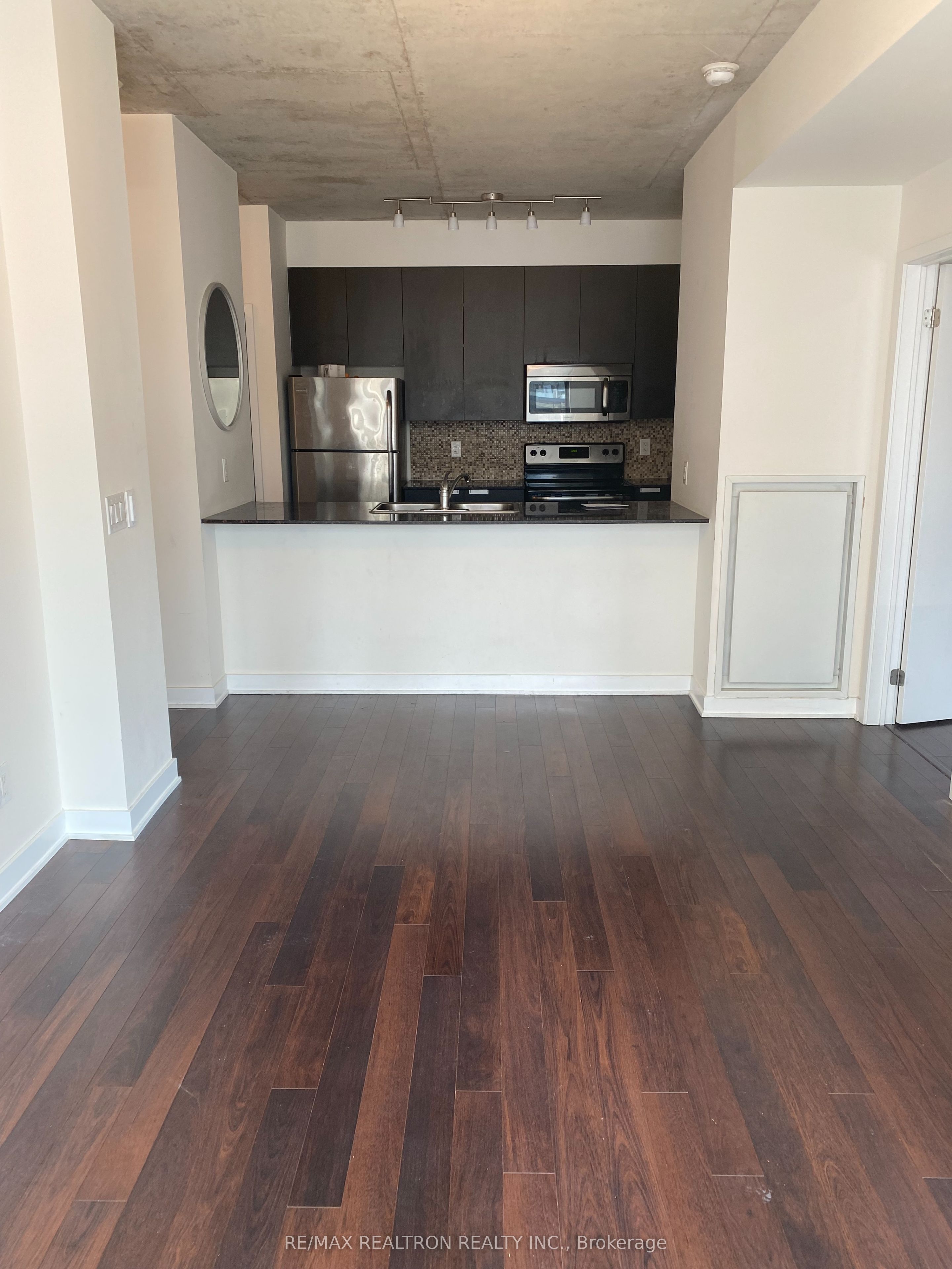 #704 - 400 Wellington Street Property Photo 2
