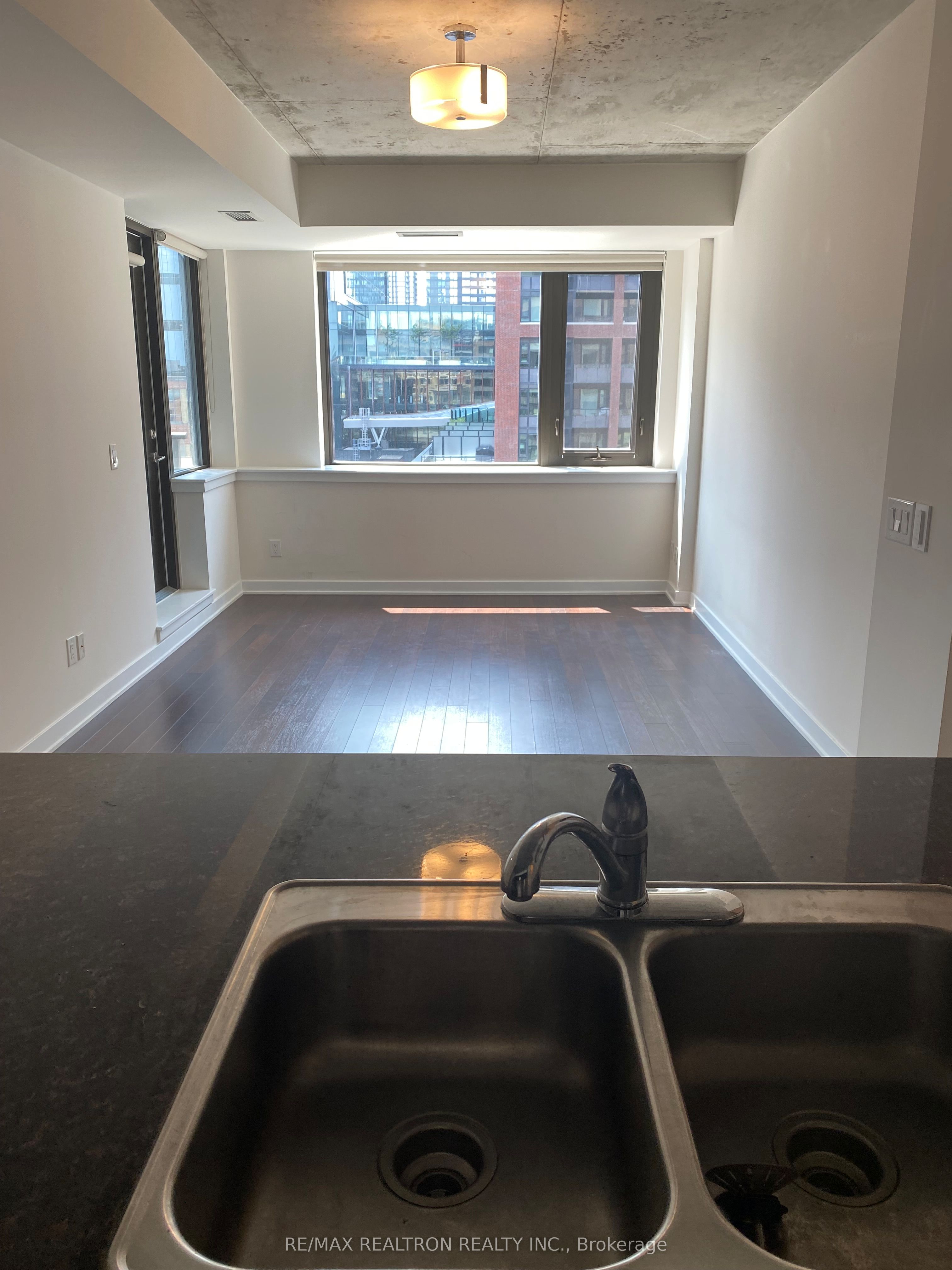 #704 - 400 Wellington Street Property Photo 3