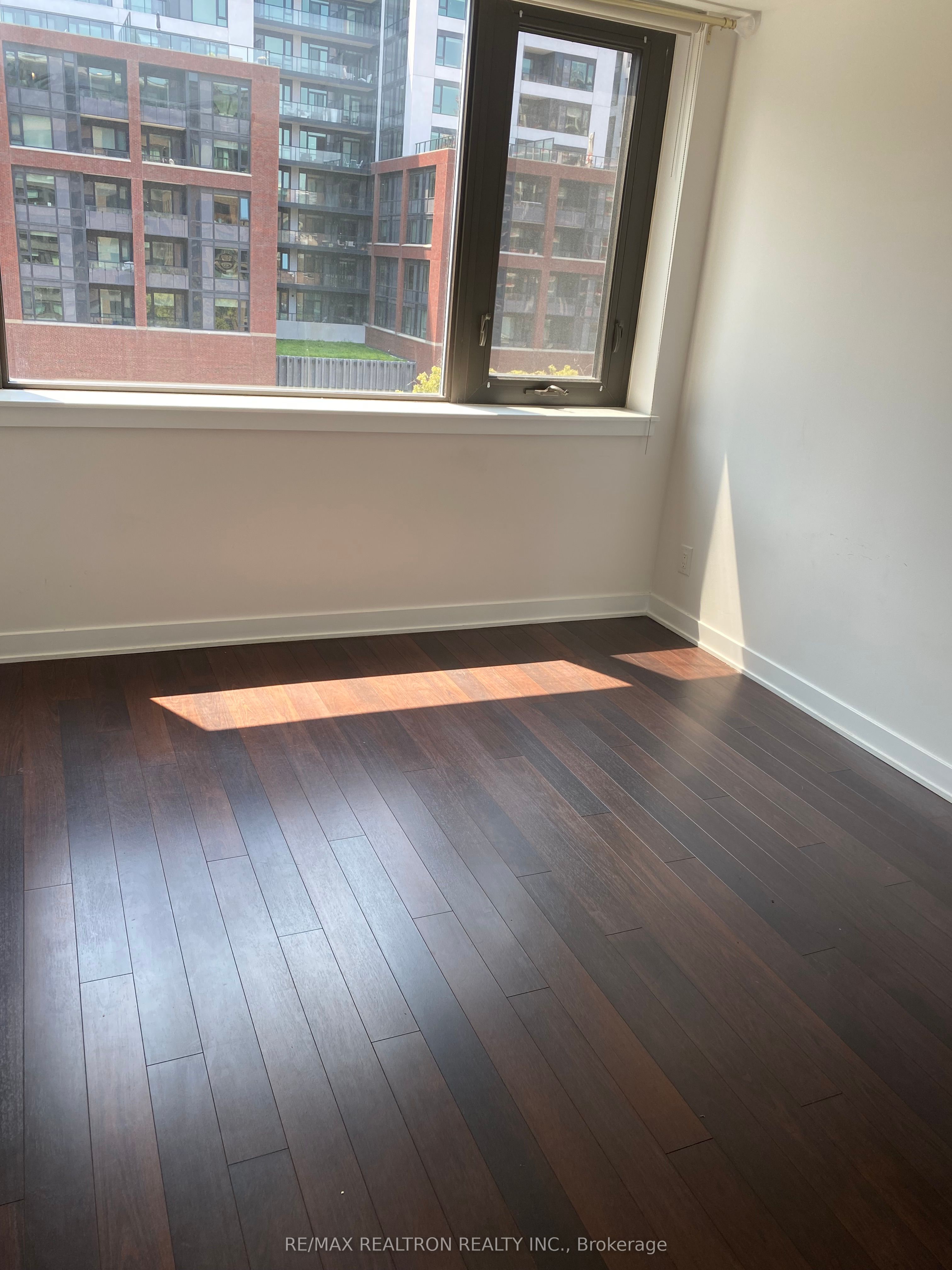 #704 - 400 Wellington Street Property Photo 4