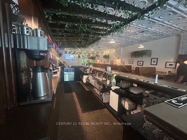 171 College Street Property Photo 9