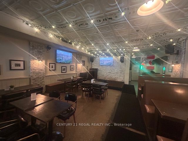 171 College Street Property Photo 11