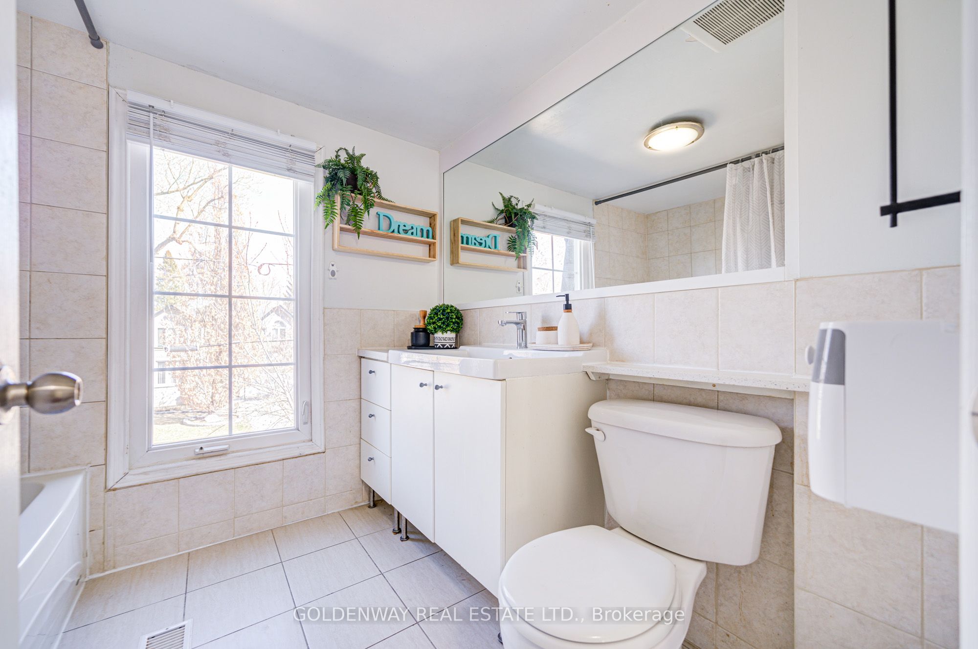 211 Pemberton Avenue Property Photo 26