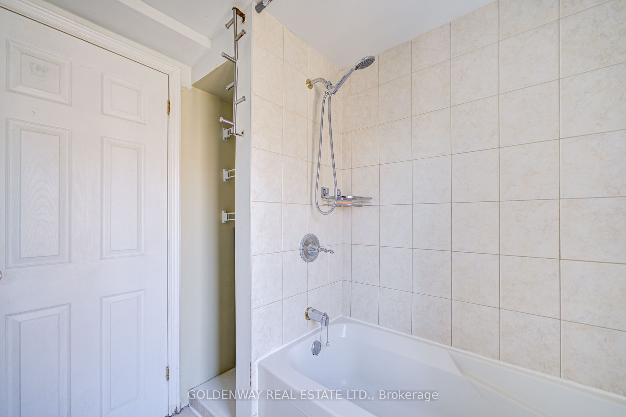 211 Pemberton Avenue Property Photo 28