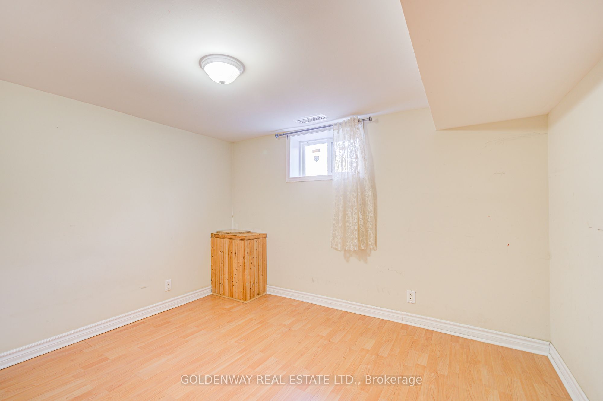 211 Pemberton Avenue Property Photo 32