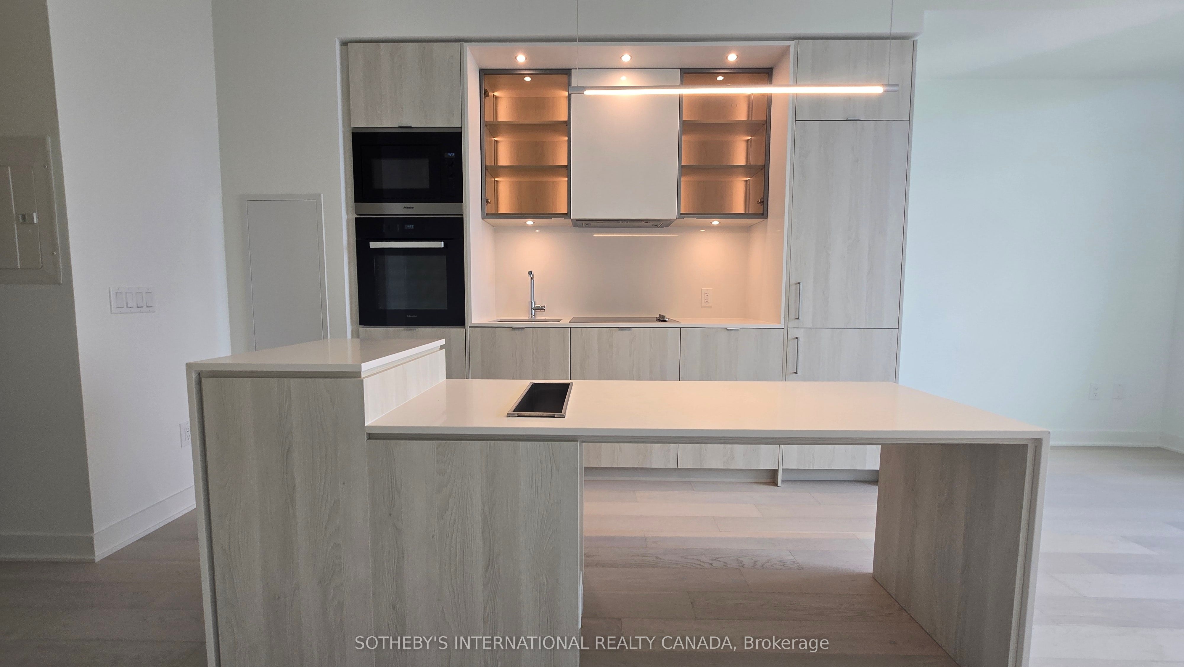 #5603 - 11 Yorkville Avenue Property Photo 2