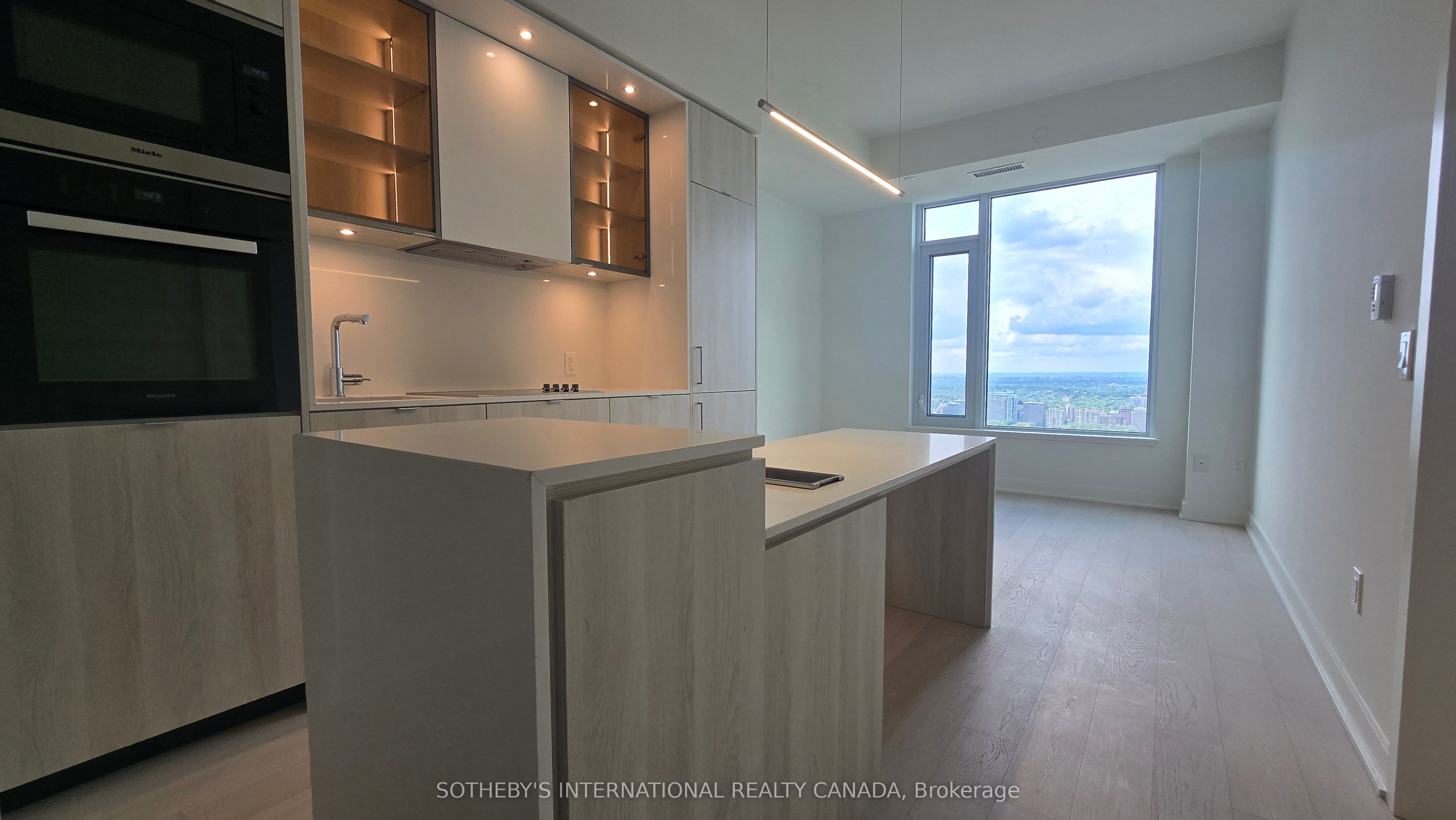 #5603 - 11 Yorkville Avenue Property Photo 3