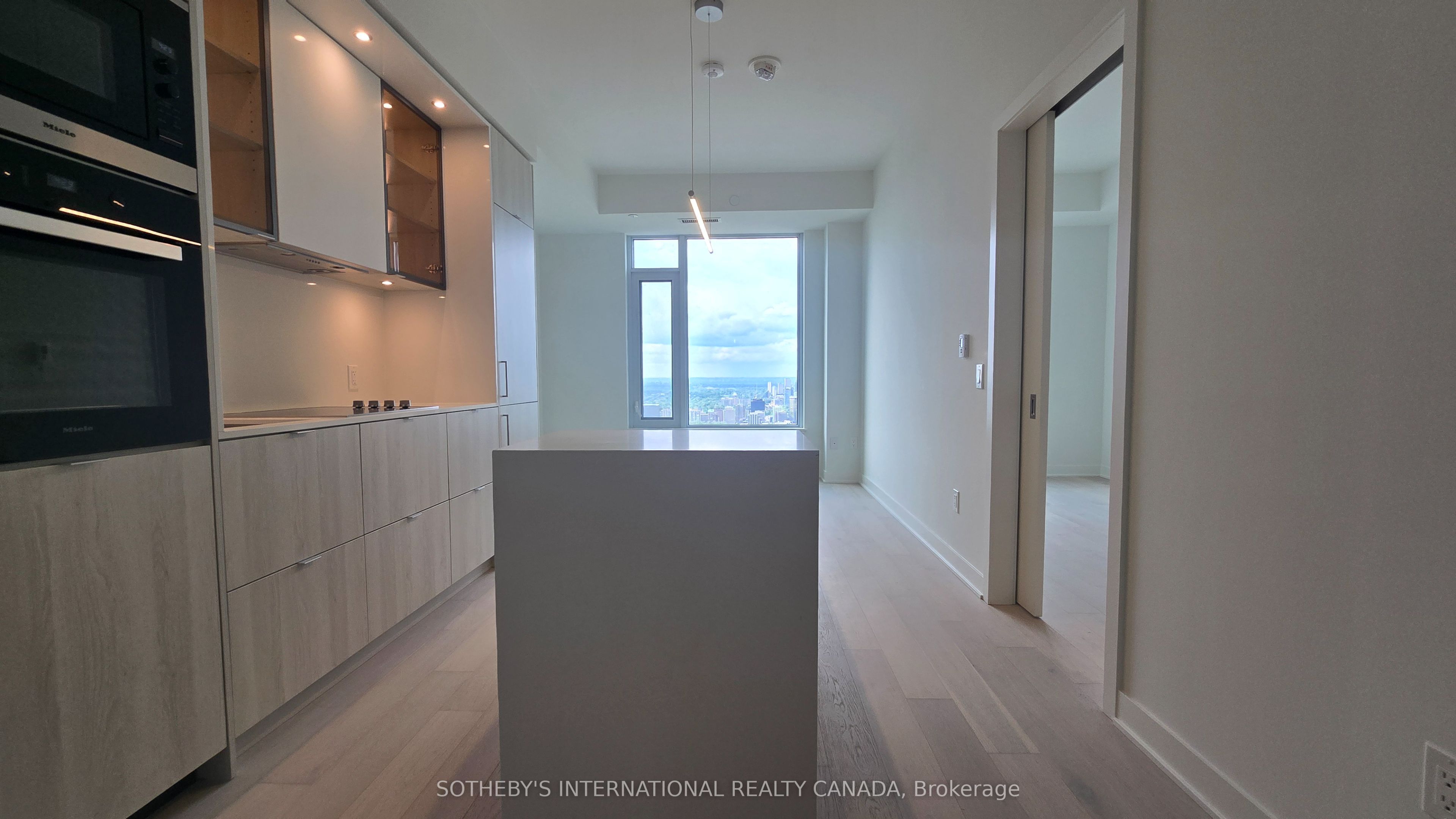 #5603 - 11 Yorkville Avenue Property Photo 4