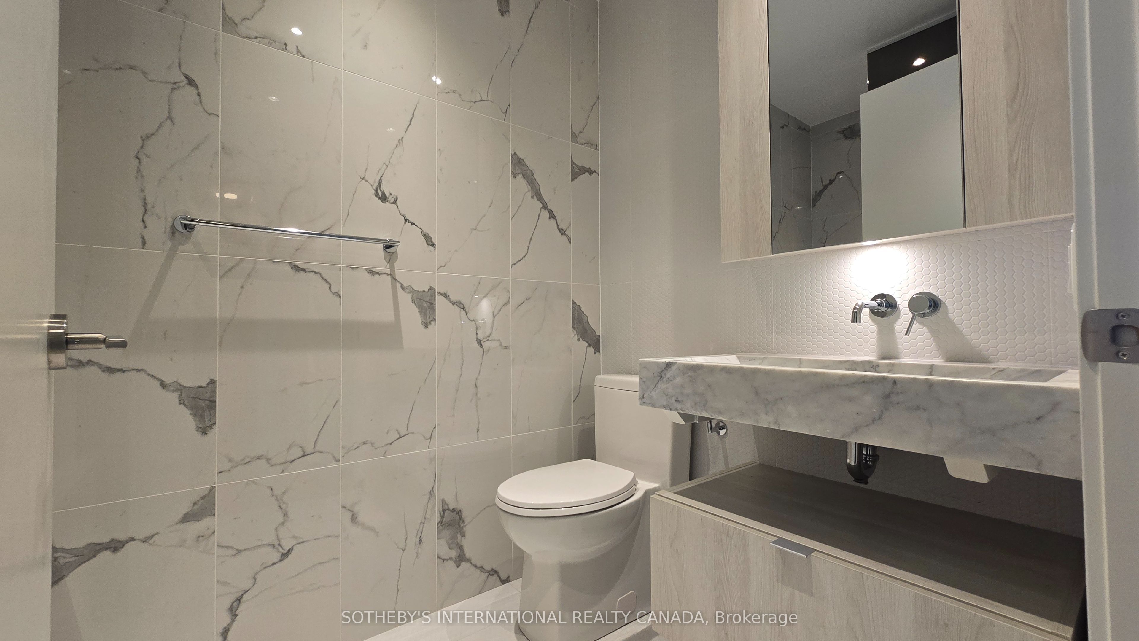 #5603 - 11 Yorkville Avenue Property Photo 7
