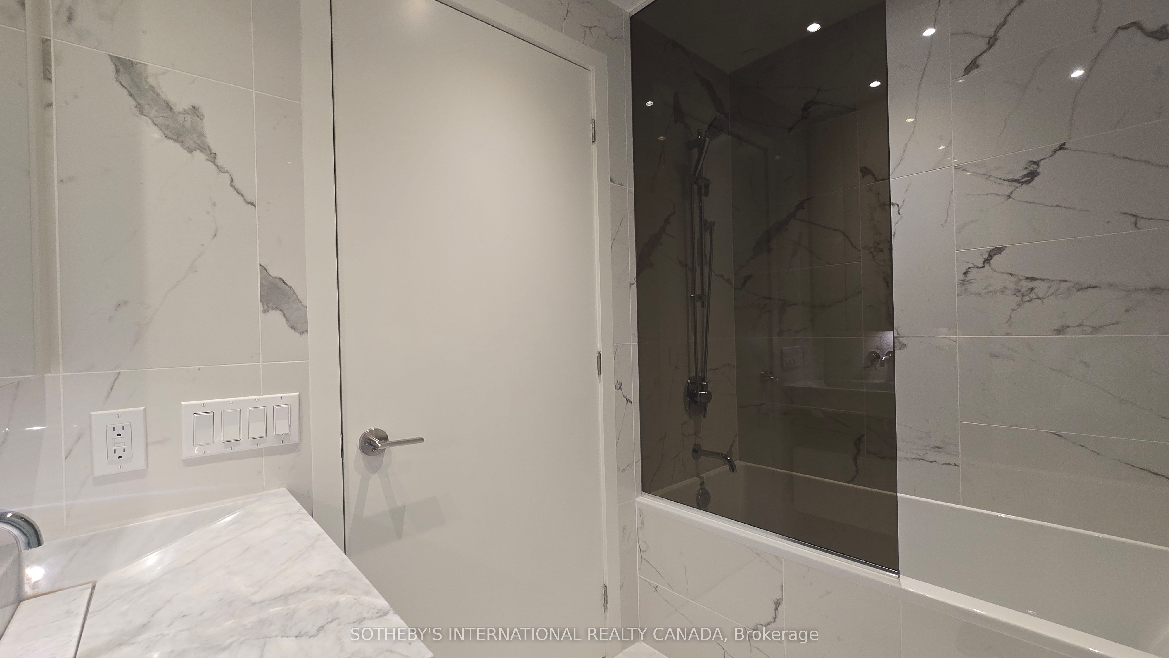 #5603 - 11 Yorkville Avenue Property Photo 8