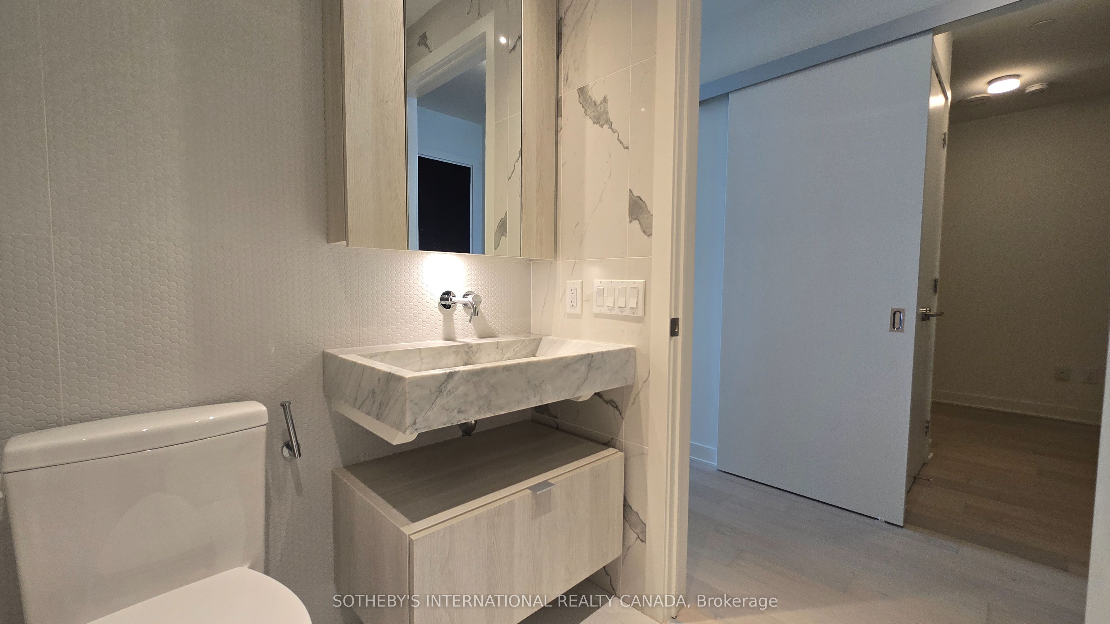 #5603 - 11 Yorkville Avenue Property Photo 9