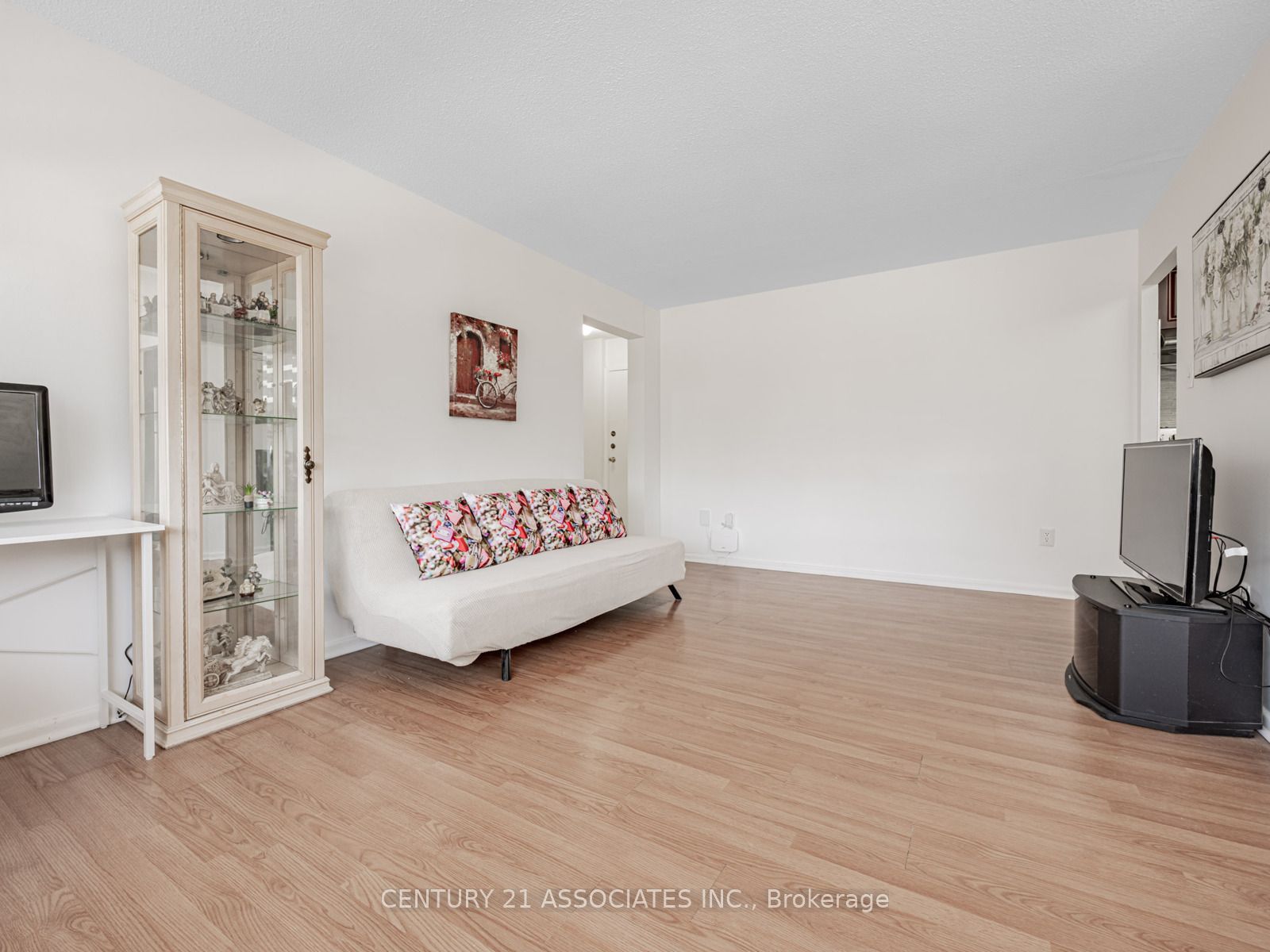 100 Leeward Glenway 402 Property Photo 3